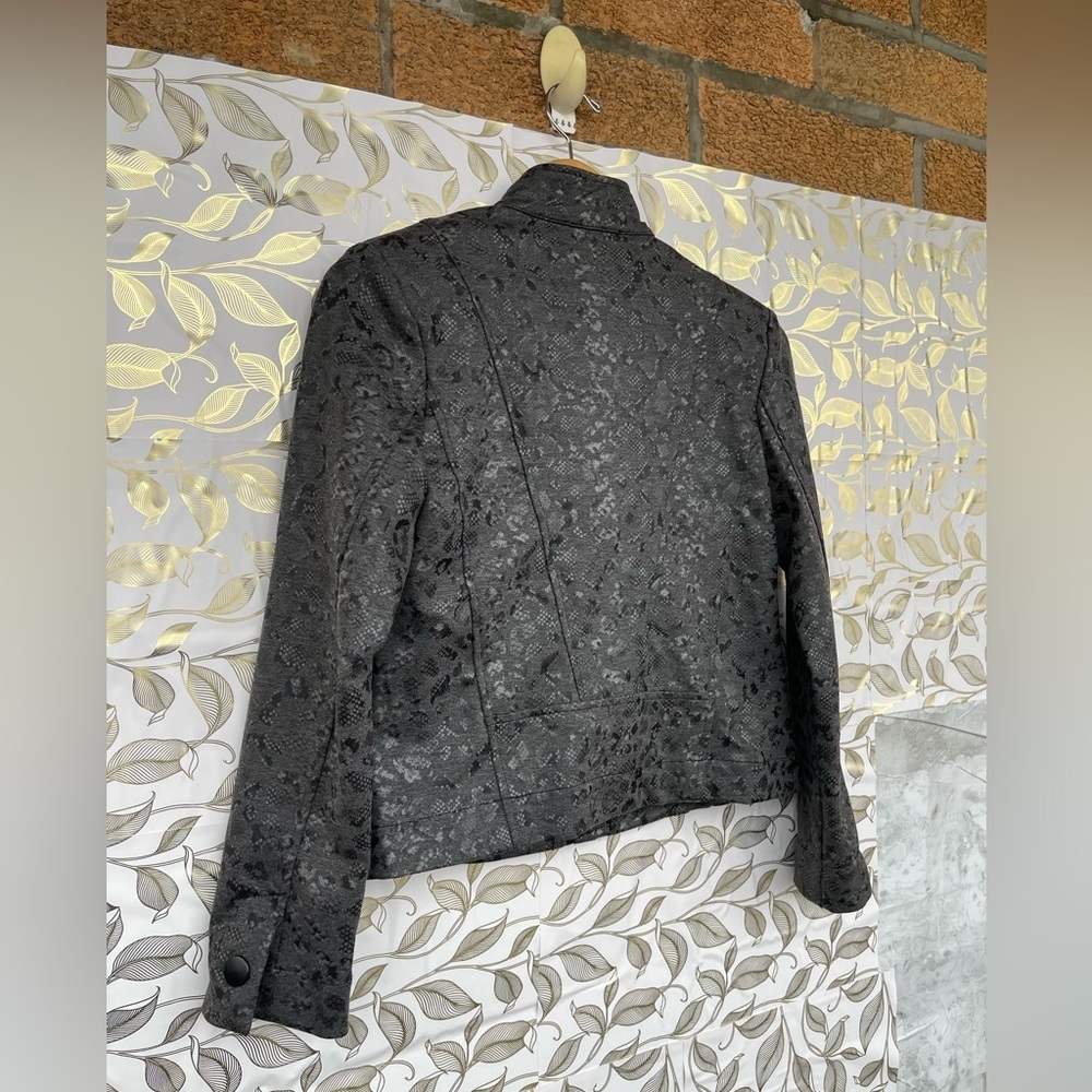 isle by melis kozan embossed jacket featuring a soft animal-print texture small - Picture 10 of 16